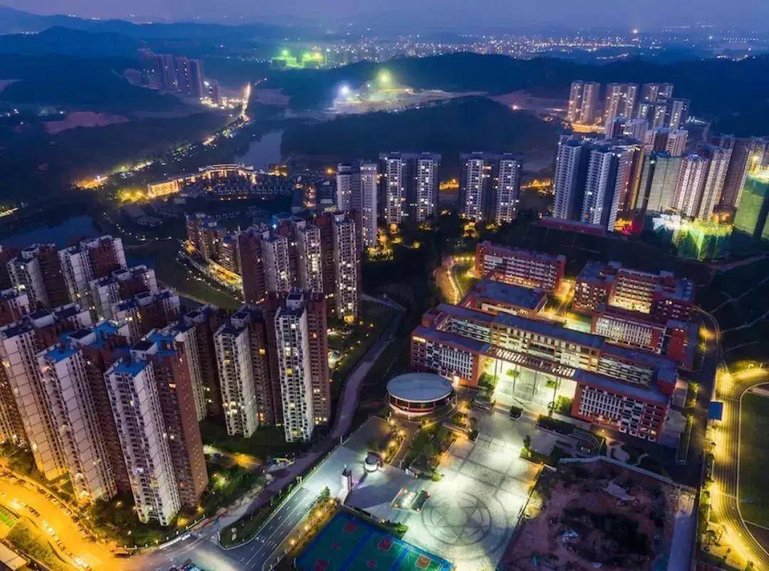 新澳门2025年正版免费与2025新澳门正版免费资本,精选解析与警惕虚假宣传-全面释义、解释与落实